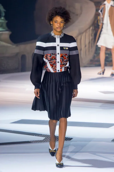 Look 28
